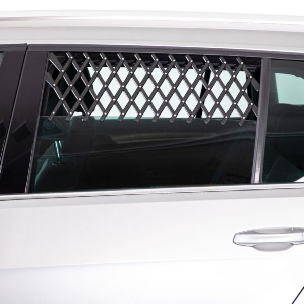 Grilaj Ventilație Auto Trixie, Plastic, 30-110 cm, Negru