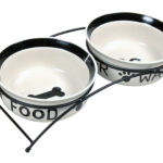 Set 2 Castroane Ceramice Trixie cu Suport Metalic, Alb/Negru, 1.6 l
