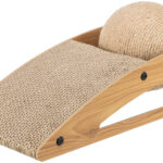 Rampa de zgariat Trixie cu minge pentru pisici - 40x17x20 cm